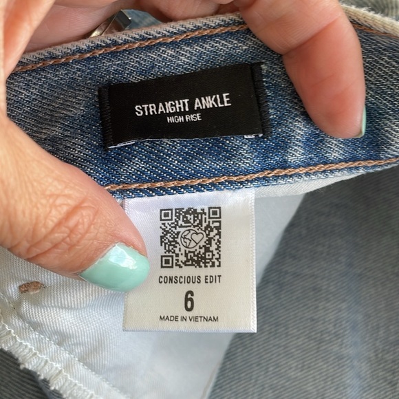 NWOT Express High Waisted Light Wash Ripped Straight Ankle Jeans - Picture 9 of 10